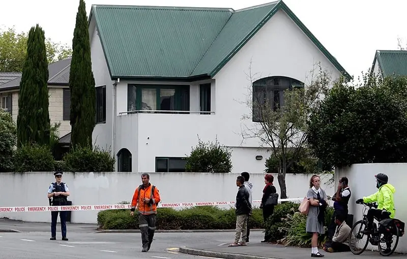 Police cordon off the area in front of the Masjid al Noor mosque after a shooting incident in Christchurch on March 15, 2019. - Attacks on two Christchurch mosques left at least 49 dead on March 15, with one gunman &ndash; identified as an Australian extremist &ndash; apparently livestreaming the assault that triggered the lockdown of the New Zealand city. (Photo by Tessa BURROWS / AFP) &mdash; AFP or licensors