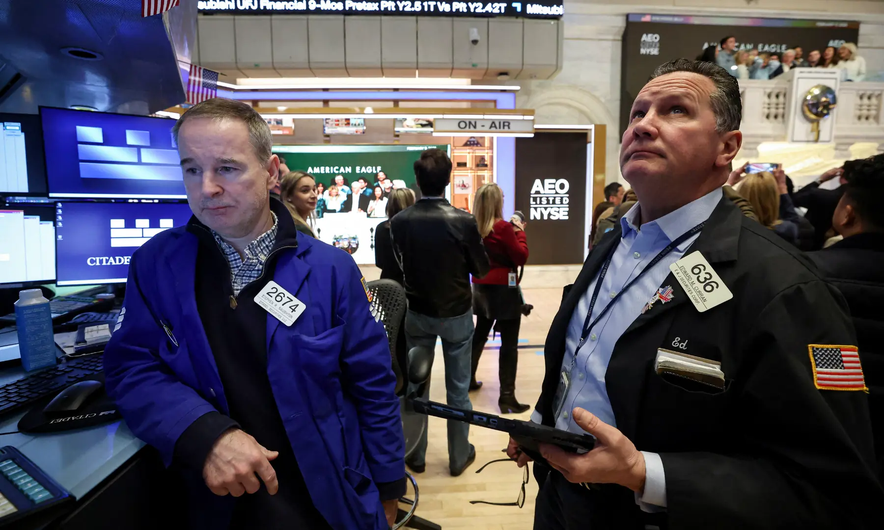 Traders work on the floor at the New York Stock Exchange (NYSE) in New York City, US &mdash; Reuters/File