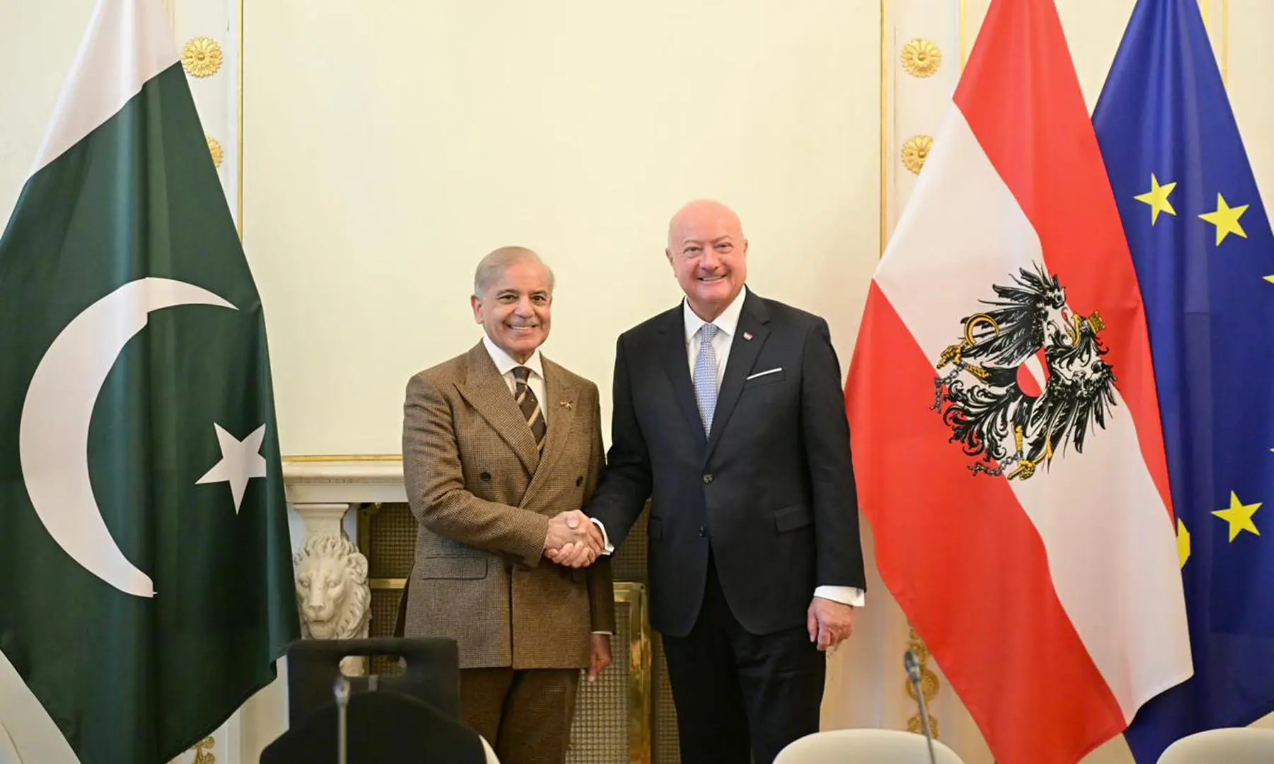 Prime Minister Shehbaz Sharif and Austria&rsquo;s Federal Chancellor Christian Stocker shake hands during a meeting with CEOs of Austrian and Pakistani businesses, in Vienna on Feb 16, 2026. &mdash; PID