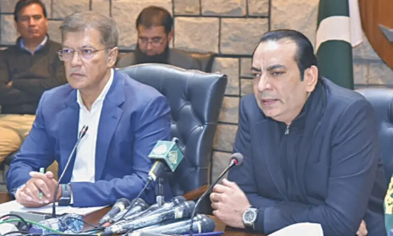 Flanked by United Business Group&rsquo;s S.M. Tanvir, FPCCI President Atif Ikram Sheikh addresses the media on Jan 16.&mdash;Dawn/File