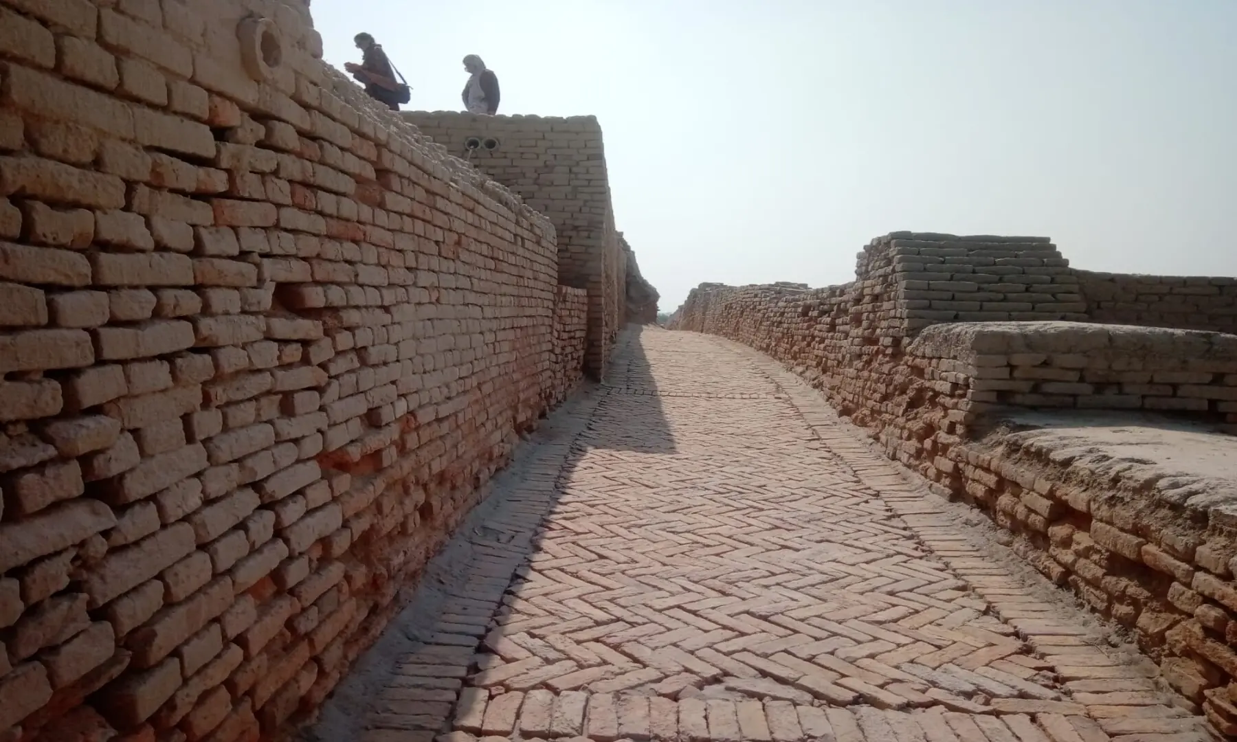 Walls and streets of Mohenjo-Daro, made of baked bricks. &mdash; Author