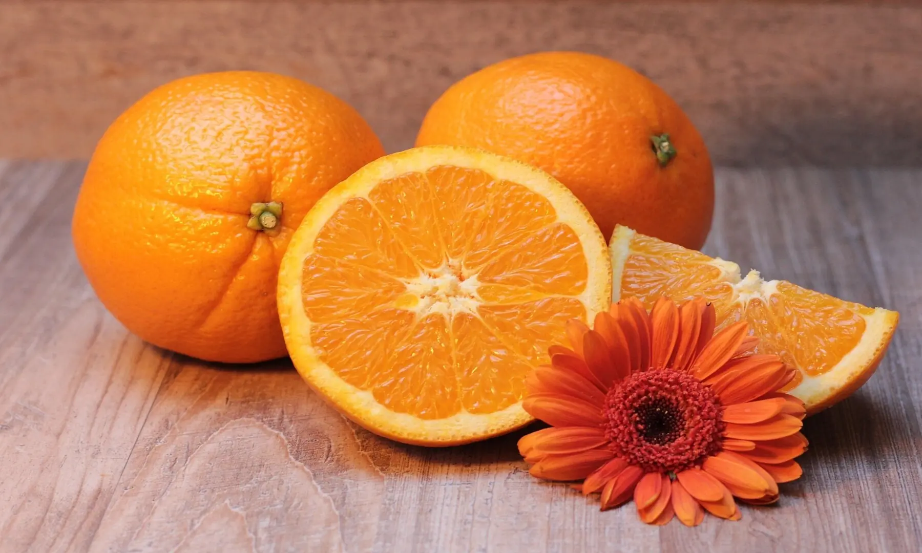 Image showing some fresh oranges. &mdash; NoName_13/ Pixabay