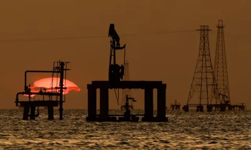 Oil platforms and pumpjacks at Lake Maracaibo, in Cabimas, Venezuela, January 26. &mdash; Reuters
