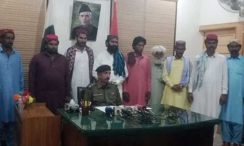 Katcha gangsters surrendered before Rujhan SDPO Abdul Karim Khan and other law enforcement agencies at the SDPO office in Rujhan. &mdash; X/OfficialDPRPP