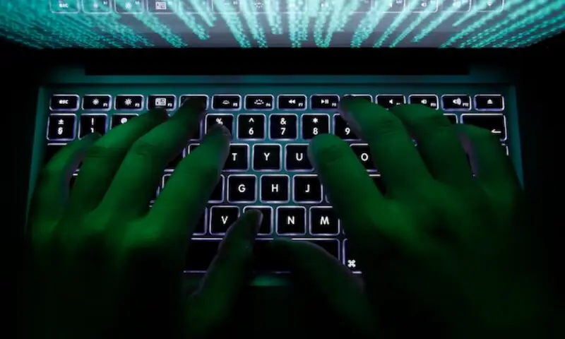 A man types on a computer keyboard in Warsaw in this February 28, 2013 illustration file picture. — Reuters/File A man types on a computer keyboard in Warsaw in this February 28, 2013 illustration file picture. — Reuters/File