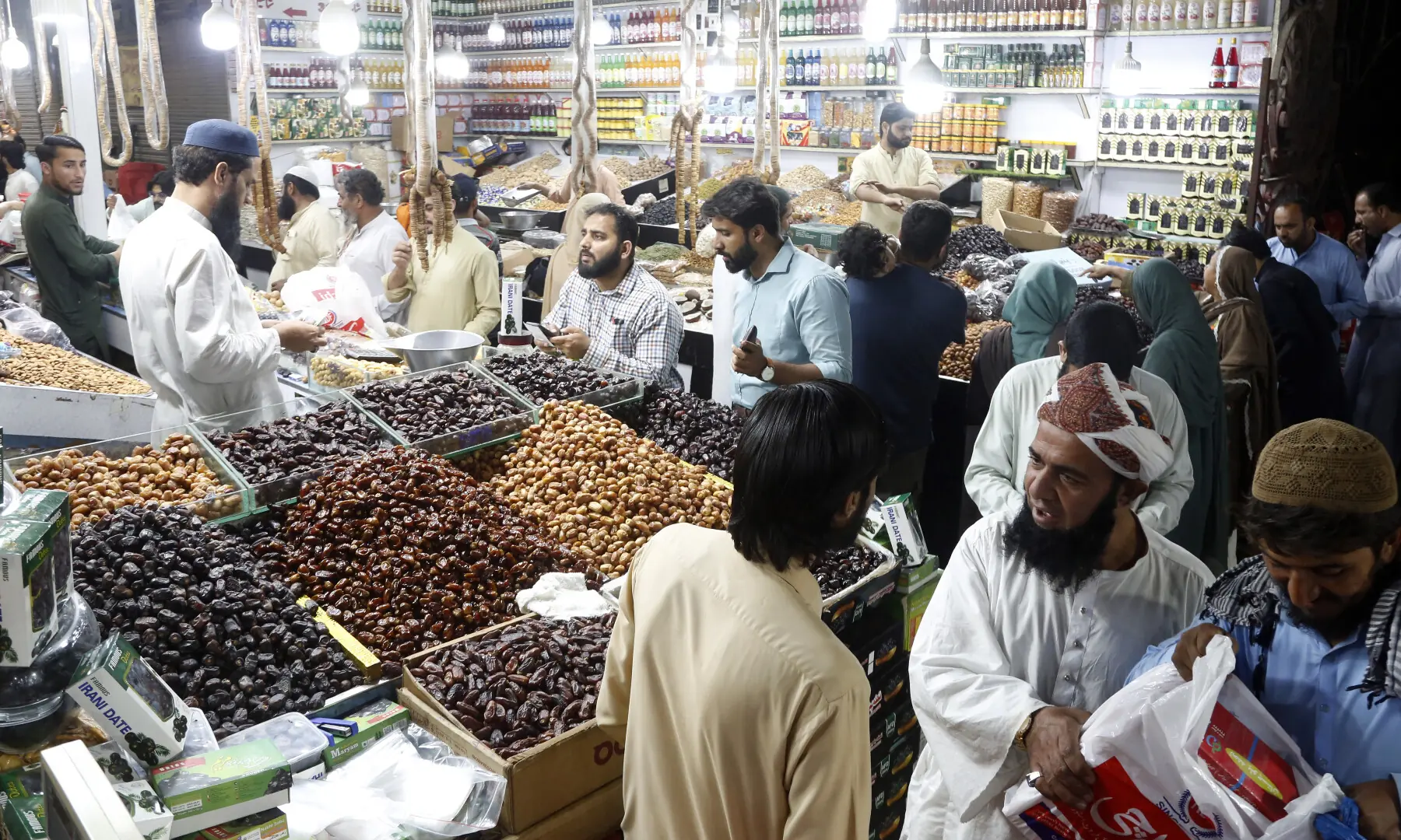 A large number of Karachi residents are buying dates for Ramazan at Empress Market. Photo by Shakil Adil / White Star