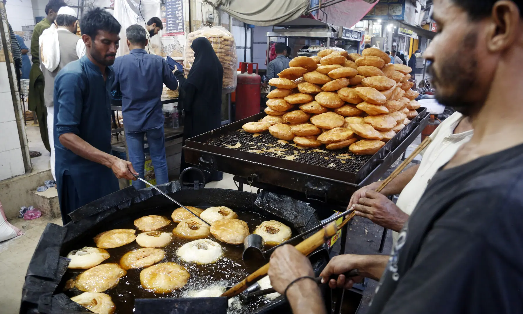 After the sighting of the moon of Ramazan in Karachi, khajla and pheni are being prepared for the fasting people near Karachi&rsquo;s Lighthouse. market. &mdash;  Shakil Adil / White Star