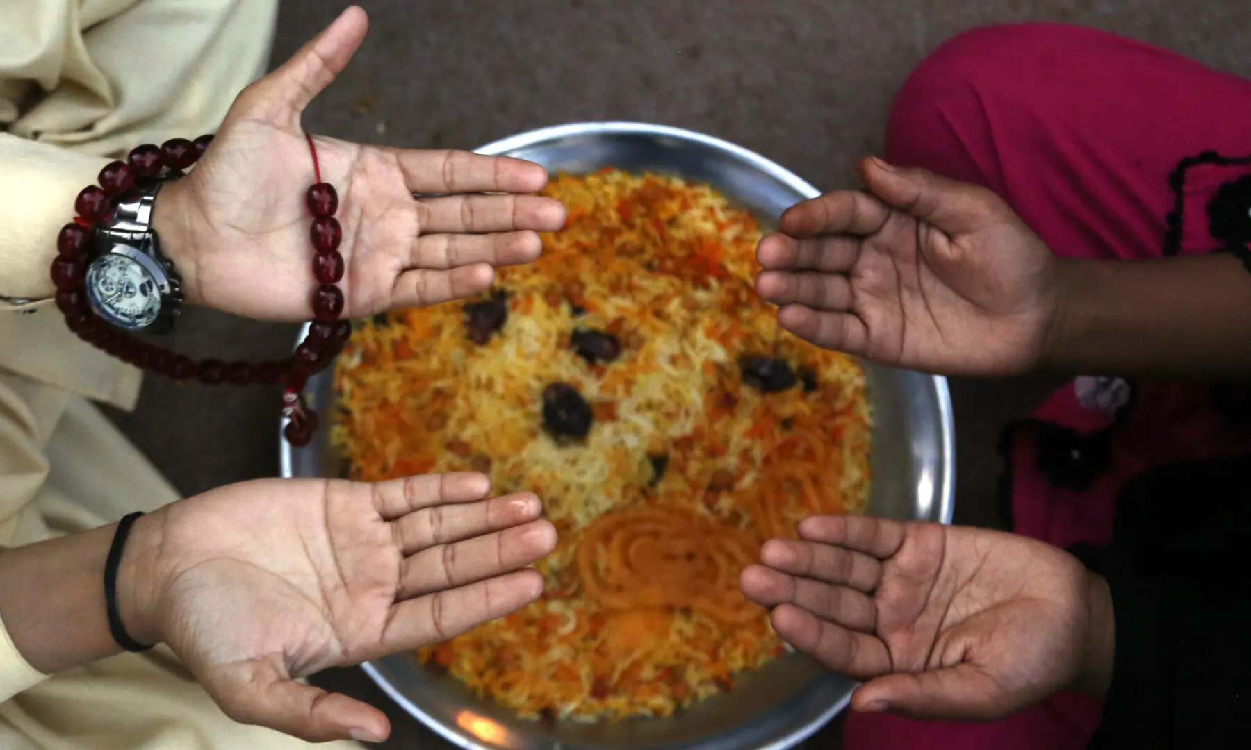 A large number of people are opening their fast on the occasion of the second fast of Ramazan organized by JDC at Karachi&rsquo;s Naumaish Chowrangi. Photo by Shakil Adil / White Star