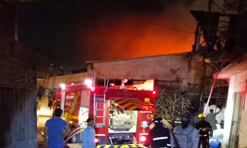 A fire erupted at a factory in Karachi&rsquo;s SITE area on Thursday. &mdash; photo provided by author