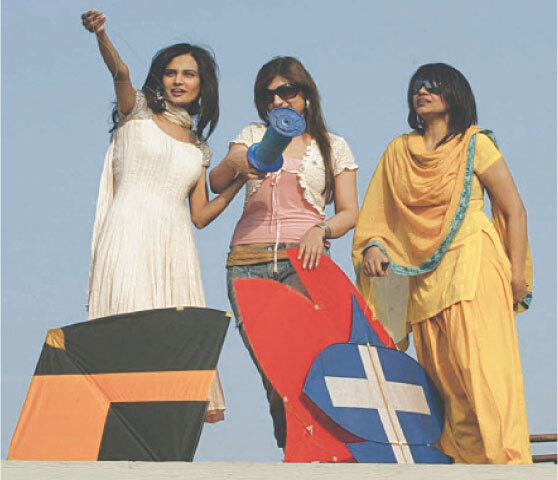  IN YESTERYEARS, celebrities and fashionistas used to flock to the walled city to experience Basant celebrations in the heart of Lahore.—M. Arif/file 