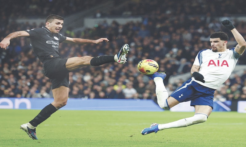 TOTTENHAM Hotspur’s Dominic Solanke (R) scores against Manchester City during their Premier League match at the Tottenham Hotspur Stadium.—Reuters TOTTENHAM Hotspur’s Dominic Solanke (R) scores against Manchester City during their Premier League match at the Tottenham Hotspur Stadium.—Reuters