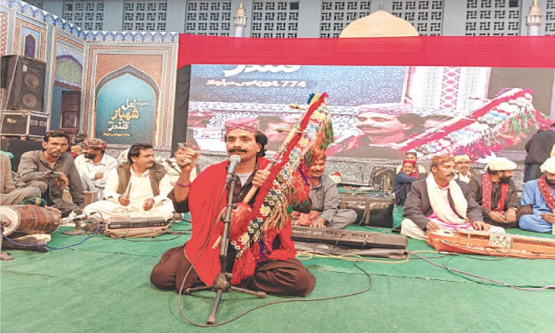 AN artist plays traditional Sindhi musical instrument while singing mystic poetry at the folk wisdom session &lsquo;Sughar Kachehri&rsquo;.&mdash;Dawn
