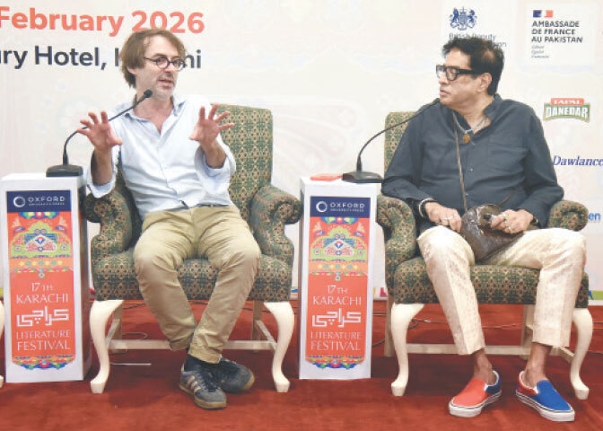 Nicolas Engel speaks with Amin Gulgee about &lsquo;museums&rsquo; in a session.&mdash;Shakil Adil/ White Star