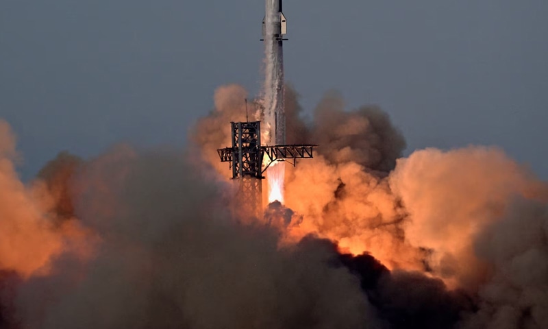 SpaceX says it would attempt a trip to Mars at a later time.—Reuters/file SpaceX says it would attempt a trip to Mars at a later time.—Reuters/file