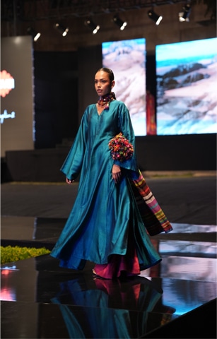 Chapter 2: Saira + Shamoon Sultan