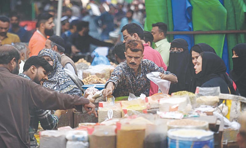 PBS data shows the prices of 15 items increased and 15 decreased during the week ended on Feb 12.—INP/file PBS data shows the prices of 15 items increased and 15 decreased during the week ended on Feb 12.—INP/file