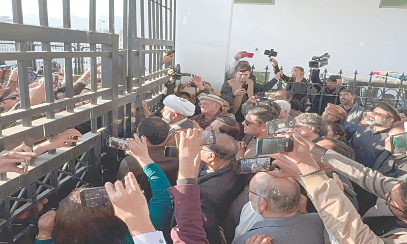 ISLAMABAD: Opposition leaders, including Raja Nasir Abbas, Mehmood Khan Achakzai and others, stage a protest at the gate to Parliament House.—Tanveer Shahzad / White Star ISLAMABAD: Opposition leaders, including Raja Nasir Abbas, Mehmood Khan Achakzai and others, stage a protest at the gate to Parliament House.—Tanveer Shahzad / White Star