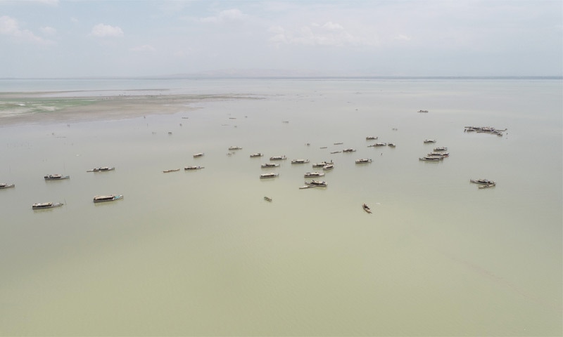  An aerial view of a floating houseboat village on Manchhar Lake: at present, around 65 families continue to live on Manchhar Lake and the number of galiyos [houseboats] has now dwindled to just 44 | Heritage Cell-DAPNED 