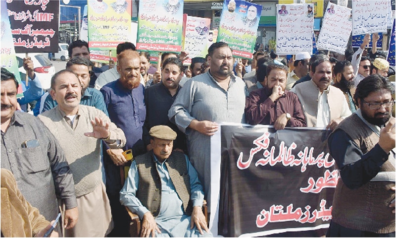 MULTAN: The Chamber of Small Traders holds a protest against newly imposed fixed charges on electricity consumers.&mdash;PPI