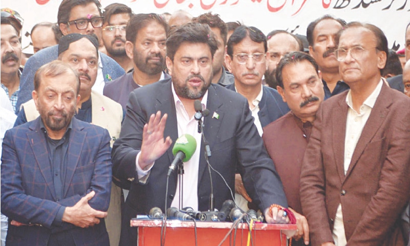 HYDERABAD: Governor Kamran Tessori speaks, alongside senior leaders 
Dr Farooq Sattar and others, at the MQM-P office on Wednesday.&mdash; Umair Ali