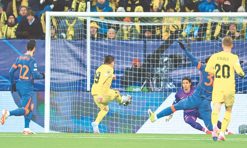 BODO: Bodo/Glimt’s Sondre Fet (second L) scores during the UEFA Champions League play-off first leg against Inter Milan at Aspmyra Stadion.—Reuters BODO: Bodo/Glimt’s Sondre Fet (second L) scores during the UEFA Champions League play-off first leg against Inter Milan at Aspmyra Stadion.—Reuters