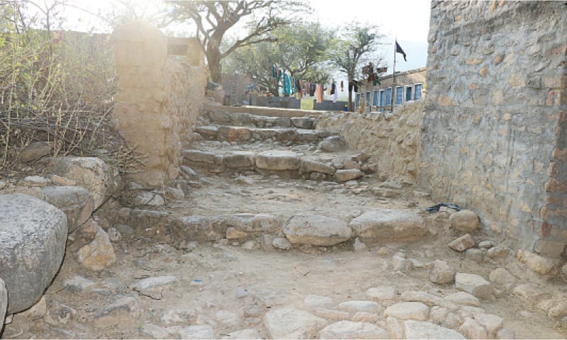 Stairs in the street leading to houses characterise all pathways.