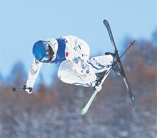 LIVINGO: China’s Eileen Gu competes during the freestyle skiing women’s halfpipe final of the Winter Olympics at the Livigno Snow Park on Sunday.—Reuters