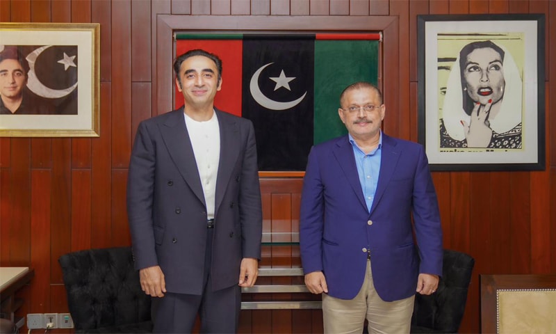 PPP Chairman Bilawal Bhutto-Zardari and Senior Minister Sharjeel Memon pose at Bilawal House.&mdash;Dawn
