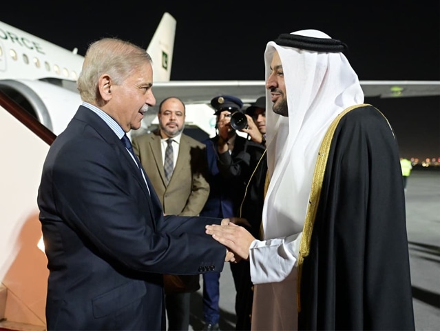Doha: PM Shehbaz Sharif is received by Qatari Minister of State for Foreign Affairs Dr Muhammad bin Abdulaziz Al-Khulaifi at King Hammad International Airport.—White Star
