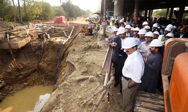 Chief Minister Syed Murad Ali Shah inspects the progress of the K-IV Augmentation Project during a visit to Gulshan-i-Iqbal near Nipa.&mdash;Dawn