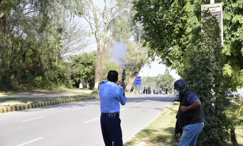 Police resort to shelling to disperse protesters near Islamabad&rsquo;s Red Zone on March 1, 2026. &mdash;  Tanveer Shahzad/ White Star