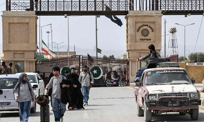 Pakistani nationals walk across the Taftan border after returning from Iran, in Balochistan province, on March 2, 2026 amid ongoing US-Israel strikes on Iran. &mdash;AFP/File