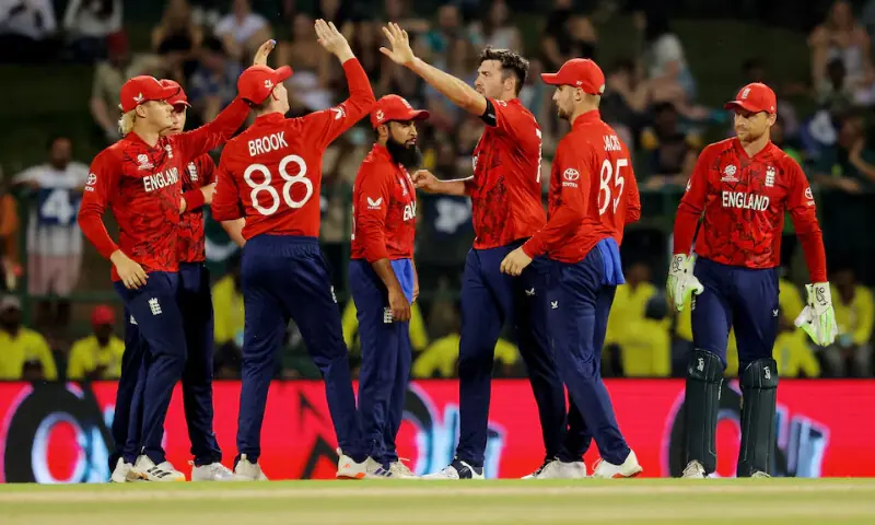England’s cricket team celebrates after taking a wicket. — Reuters/File England’s cricket team celebrates after taking a wicket. — Reuters/File