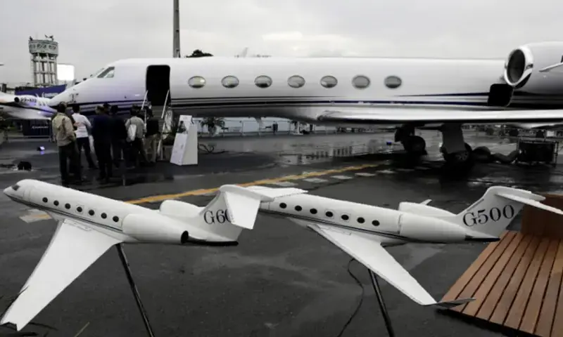People line up to visit the Gulfstream G550 aircraft during the Latin American Business Aviation Conference & Exhibition fair (LABACE) at Congonhas airport in Sao Paulo, Brazil, August 15, 2017. &mdash; Reuters/ File