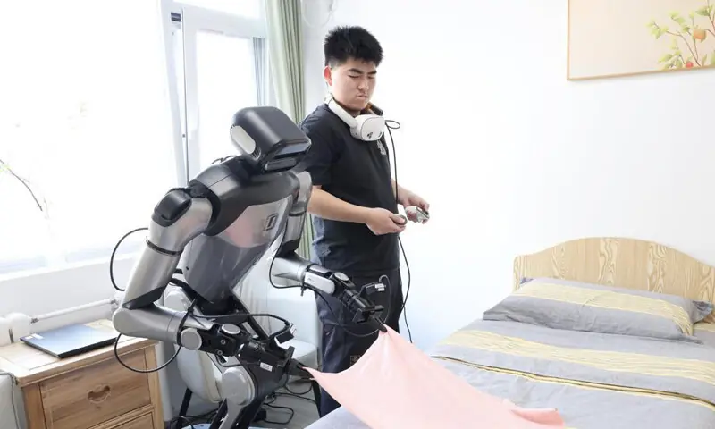 A laundry-folding robot demonstrates its skills at the smart elderly-care robotics station.—Courtesy China Daily A laundry-folding robot demonstrates its skills at the smart elderly-care robotics station.—Courtesy China Daily