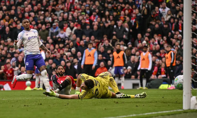 MANCHESTER: Matheus Cunha (C) of Manchester United scores past Aston Villa goalkeeper Emiliano Martinez during their Premier League match at Old Trafford on Sunday.&mdash;AFP
