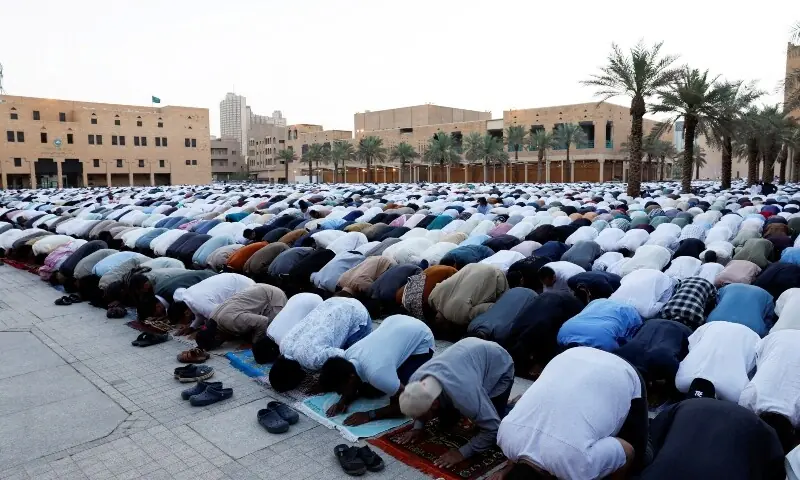 Muslim worshippers attend Eidul Fitr prayers at the Imam Turki bin Abdullah Grand Mosque in Riyadh, Saudi Arabia on March 20, 2026. &mdash; Reuters