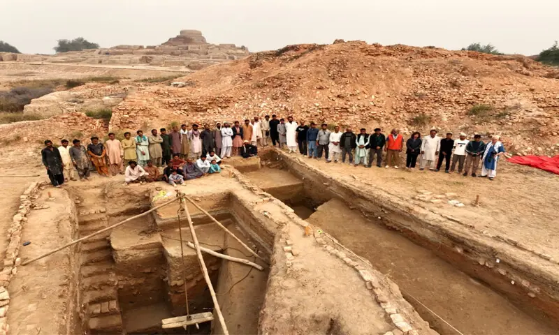 US archaelogist Dr Jonathan Mark Kenoyer along side other experts at the Mohenjo Daro excavation site.—File photo US archaelogist Dr Jonathan Mark Kenoyer along side other experts at the Mohenjo Daro excavation site.—File photo