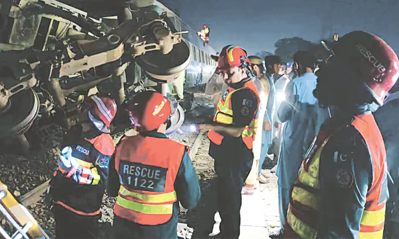 BAHAWALPUR: Rescue operation after derailment of Tezgam in Lodhran district. &mdash; Dawn
