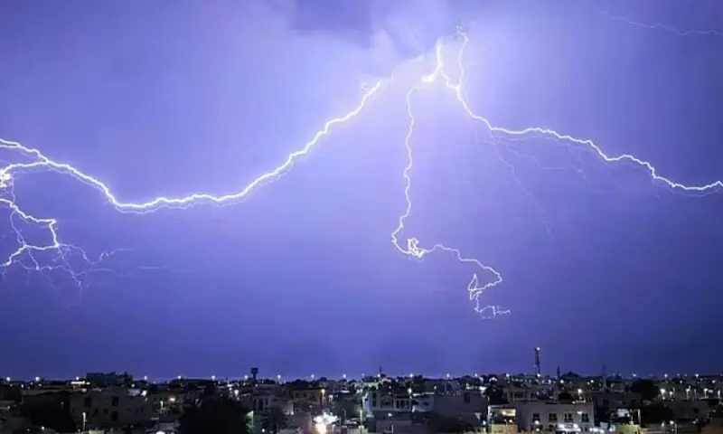 Lightning streaks across the skies of Al Khan, Sharjah, in this striking capture by Nihla Anas. &mdash; Photo via Gulf News