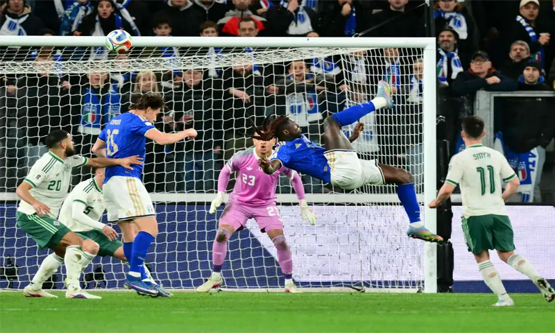 BERGAMO: Italy’s Moise Kean (second R) tries to score during the FIFA World Cup play-off against Northern Ireland at the Gewiss Stadium.—AFP BERGAMO: Italy’s Moise Kean (second R) tries to score during the FIFA World Cup play-off against Northern Ireland at the Gewiss Stadium.—AFP