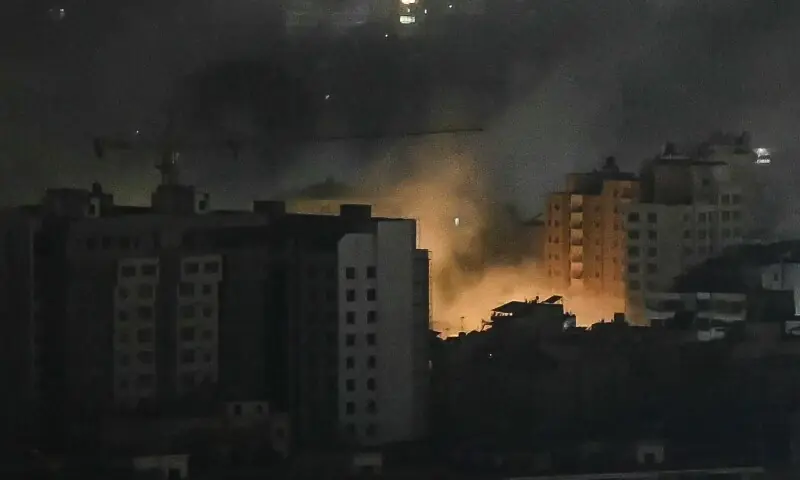 Smoke rises from the site of an Israeli airstrike in Beirut&rsquo;s southern suburbs early on March 28, 2026. &mdash;AFP