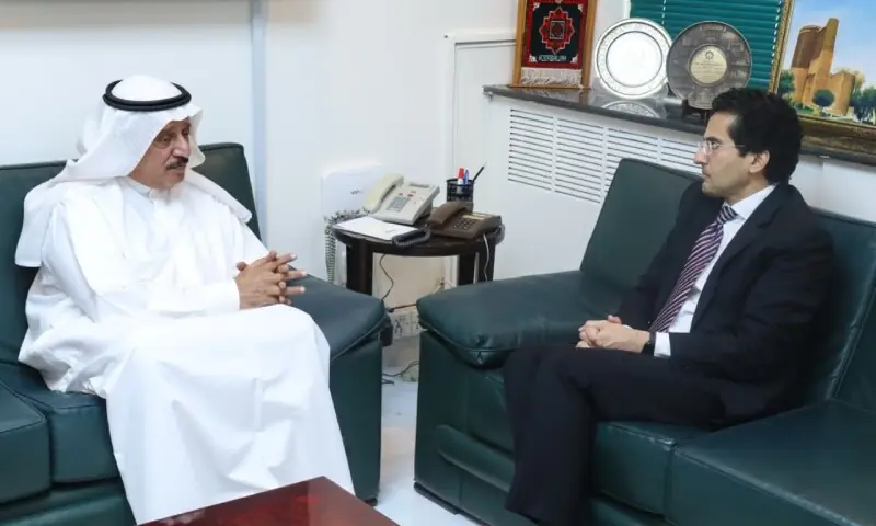 Federal Minister for Petroleum Ali Pervaiz Malik and Kuwait&rsquo;s Ambassador to Pakistan Nassar Abdulrahman Jasser Almutairi. &mdash; Photo courtesy PID