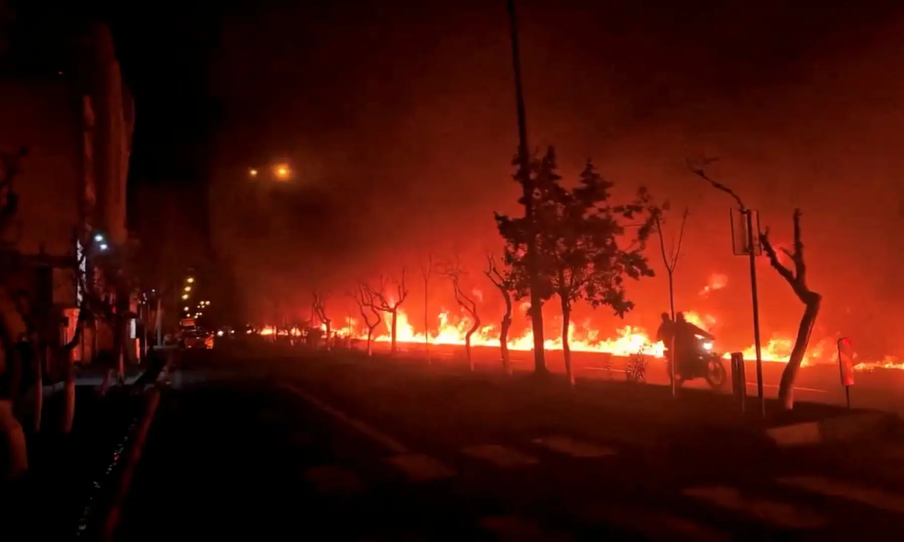 &lsquo;Hunuz Dilli Dur Ast&rsquo;: Climate crisis in the age of war