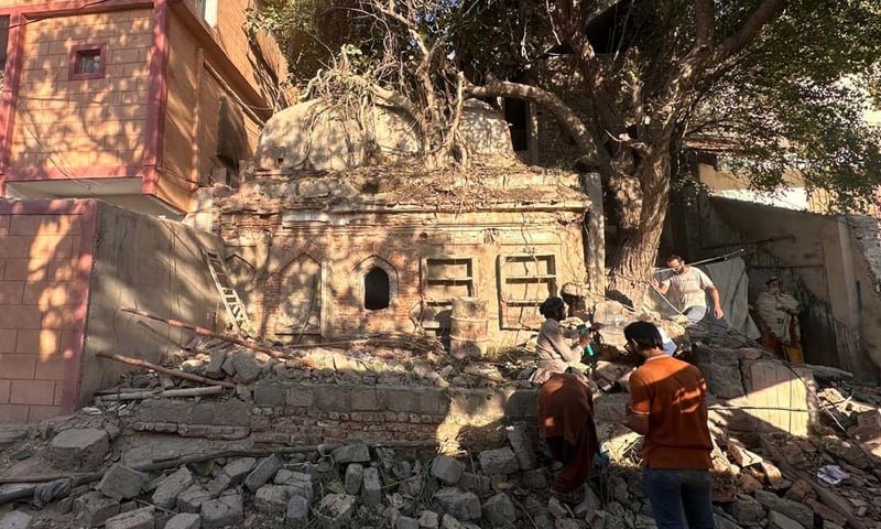 DEMOLITION of illegal structure at the Kalhora dynasty site in Hyderabad is underway on Thursday.&mdash;Umair Ali