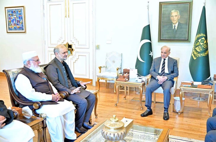 A delegation of Jamaat-i-Islami, led by its chief Hafiz Naeemur Rehman, calls on PM Shehbaz Sharif.&mdash;APP