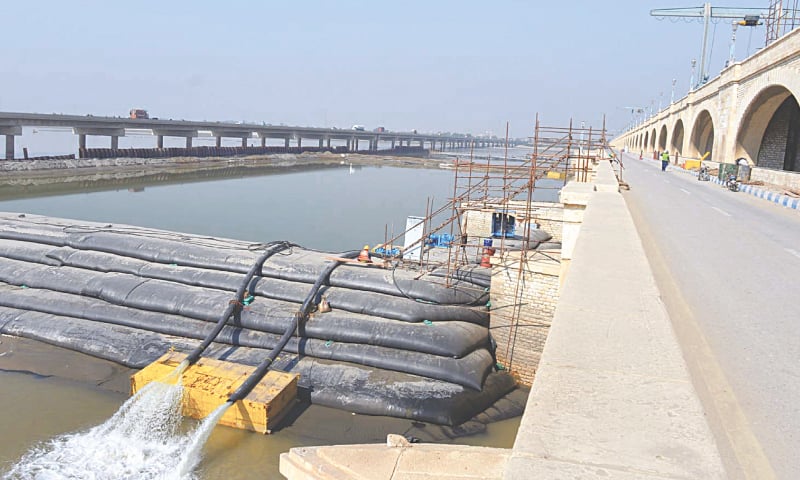 THE breach-hit cofferdam at Sukkur Barrage.&mdash;Umair Ali