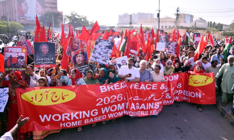 The Mehnatkash Aurat Rally passes through the Arts Council Roundabout near Sindh Assembly. —Shakil Adil/ White Star The Mehnatkash Aurat Rally passes through the Arts Council Roundabout near Sindh Assembly. —Shakil Adil/ White Star