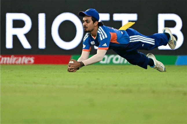 INDIA&rsquo;S Ishan Kishan takes a fine catch to dismiss New Zealand batter Rachin Ravindra.&mdash;AFP