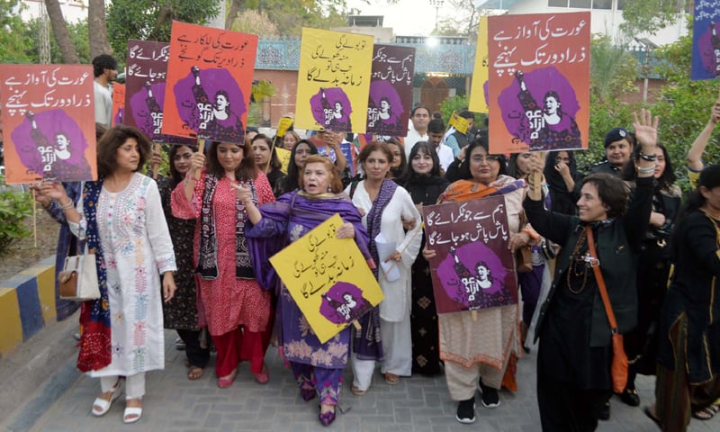 HYDERABAD: Women activists take part in the Aurat Azadi March, held to mark International Women&rsquo;s Day, in Qasimabad.&mdash;Umair Ali
